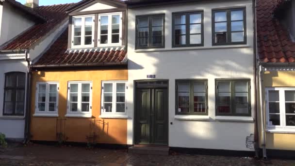 오덴세 덴마크 안드레아스의 소년기 근처에 오래된 주택의 — 비디오
