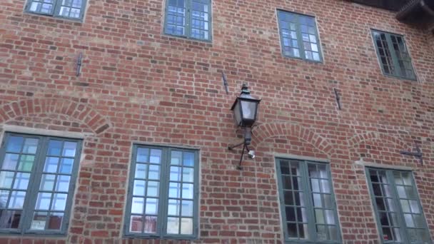 Odense Dinamarca Fachada Una Casa Clásica Patio Oluf Bagers Gaard — Vídeo de stock