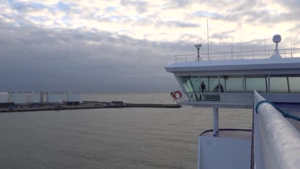 Фредерікшам Данія Міст Пасажирського Автомобільного Порома Виходить Гавані Хмарний День — стокове відео