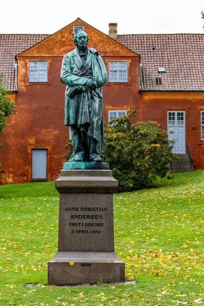 Odense, Danimarka Danimarkalı yazar HC Andersen 'in heykeli.