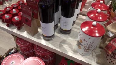 Stockholm, İsveç Noel hediyeleri Arlanda Havaalanı 'ndaki vergisiz bir mağazada satılıyor..