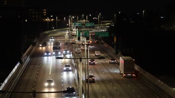 Estocolmo Suecia Tráfico Nocturno Por Autopista Essingeleden — Vídeos de Stock