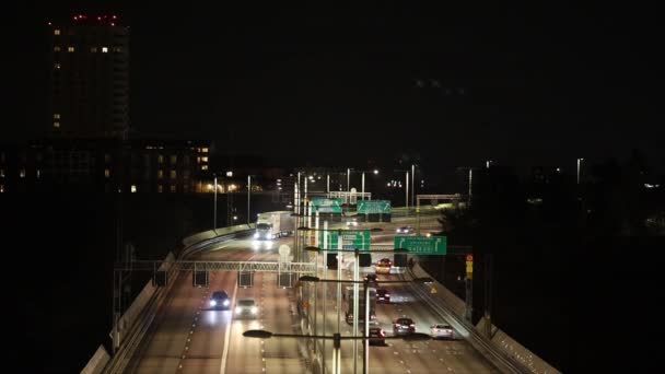 Stockholm Zweden Verkeer Nachts Snelweg Essingeleden — Stockvideo