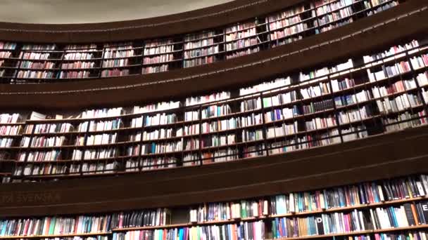 Stockholm Schweden Die Inneren Bücherregale Der Rotunde Der Bedeutenden Stockholmer — Stockvideo