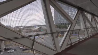 Tysons Corner, Virginia Modern Tysons Corner banliyösündeki Washington DC Metro tren sistemi 