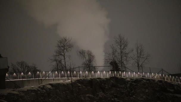 ストックホルム スウェーデン ロプステン地区の緑の発電所から発する煙または蒸気は地区暖房 地区冷却および電気のために使用されます — ストック動画