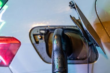 Varnamo, İsveç Büyük bir kablolu EV araba fişi.