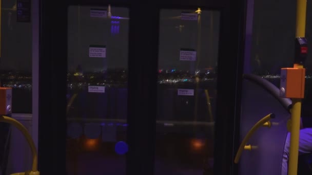 Estocolmo Suécia Passeio Ônibus Noturno Sobre Ponte Ocidental Horizonte — Vídeo de Stock