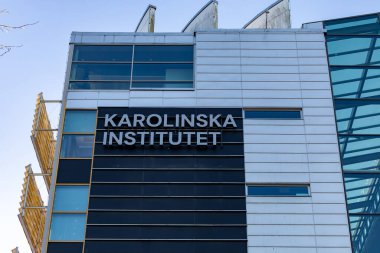 Stockhom, İsveç 10 Ocak 2024 Flemingsberg bölgesindeki Karolinska Enstitüsü için bir tabela..