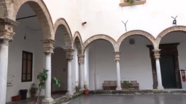 Palermo, Sicilya, İtalya Carmine Maggiore Kilisesi 'nin iç avlusu..