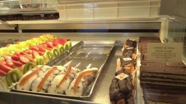 Palermo, Sicilya, İtalya Pastaları, Şekerler ve fırınlanmış yiyecekler süslü bir pastanede.