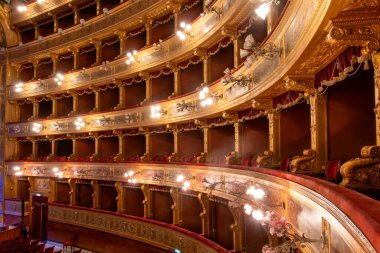 Palermo, Sicilya, İtalya 14 Ocak 2024 Massimo Tiyatrosu 'nun ya da Palermo Opera Binası' nın iç balkon detayları.