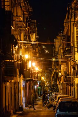 Palermo, Sicilya, İtalya 20 Ocak 2024 Via Porta di Castro 'da yürüyen yayalar..