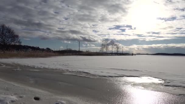 Dalaro Suécia Dia Ensolarado Inverno Com Gelo Praia Dalaro Mar — Vídeo de Stock