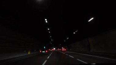 Roma, İtalya E80 otoyolunda bir araba tüneli