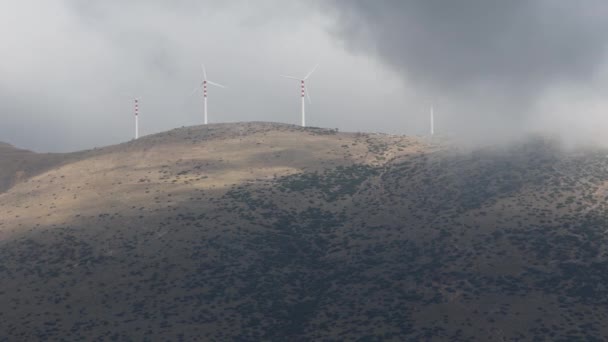 Goriano Sicoli Italien Windkraftanlagen Die Sich Auf Den Bergen Drehen — Stockvideo