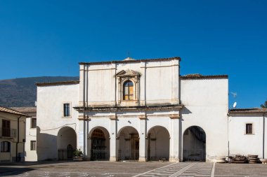 Raiano, İtalya Chiesa di Sant 'Onofrio e Convento degli Zoccolanti Kilisesi ön cephesi