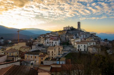 Goriano, Sicoli, İtalya Tepe şehri Goriano Sicoli ve MC Escher tarafından çizildi..