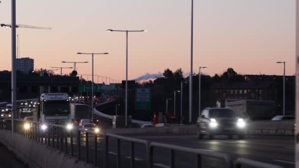 Stockholm Sveç Trafiği Sabahın Erken Saatlerinde Karayolunda Veya Essingeleden — Stok video