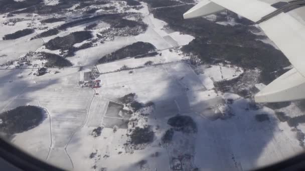 Estocolmo Suécia Avião Passageiros Desce Aeroporto Arlanda Sobre Uma Paisagem — Vídeo de Stock