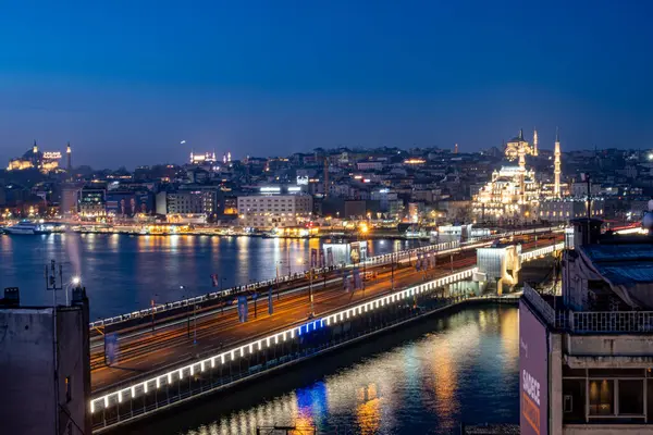 Istanbul Turkey March 2024 Sunrise Galata Bridge Bosporus Skyline — Stock Photo, Image