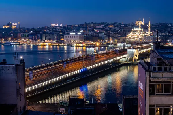 Istanbul Turkey March 2024 Sunrise Galata Bridge Bosporus Skyline — Stock Photo, Image