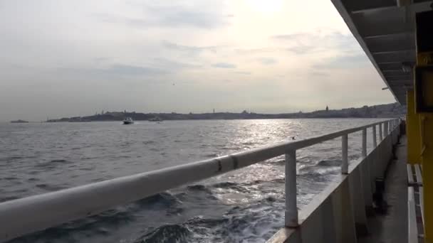 Istanbul Turcia Barcă Feribot Curs Desfășurare Strâmtoarea Bosfor — Videoclip de stoc