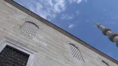 İstanbul, Türkiye A. Şehir merkezindeki Yeni Cami Camii 'nin tarihi manzarası.