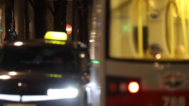 Viena Austria Tráfico Coches Tranvía Por Noche Carretera Circunvalación Steubenring — Vídeos de Stock