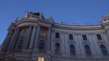 Viyana, Avusturya İspanyol Binicilik Okulu 'nun dış cephesi Michaelerplatz ve Sisi Müzesi