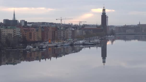 Stockholm Svédország Kilátás Nyugati Hídról Városháza Gamla Stan Riddarfjarden Felé — Stock videók