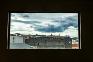 Viyana, Avusturya 5 Nisan 2024 Mumok Müze modernisti Kunst Stiftung Ludwig Wien Müze Quartier Wien 'in penceresinden görüldü.