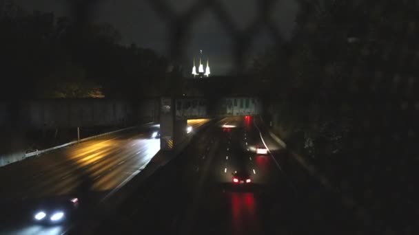 ワシントンDc 夜間の州間高速道路495ベルトウェイとワシントンD またはモルモン寺院の交通 — ストック動画