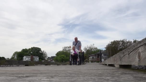 Clements Island Maryland Usa Man Elderly Woman Wheelchair Walk Pier — Stock Video