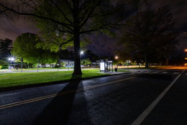 Silver Spring, Maryland USA Gece otobüs durağı