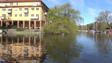 Stockholm, İsveç Sodermalm bölgesindeki Palsundet Kanalı 'nda klasik ahşap tekneler demirledi.. 