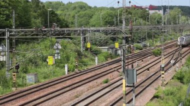 Stockholm, İsveç Raylarda yüksek hızlı bir banliyö treni. 