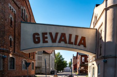 Gavle, İsveç 25 Haziran 2024 Gavle 'de kızaran fabrikada Gevalia kahvesi için bir tabela..