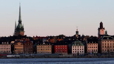 Stockholm, İsveç Şafak ve sabahın erken saatlerinde Gamla Stan veya Old Town manzarası. 