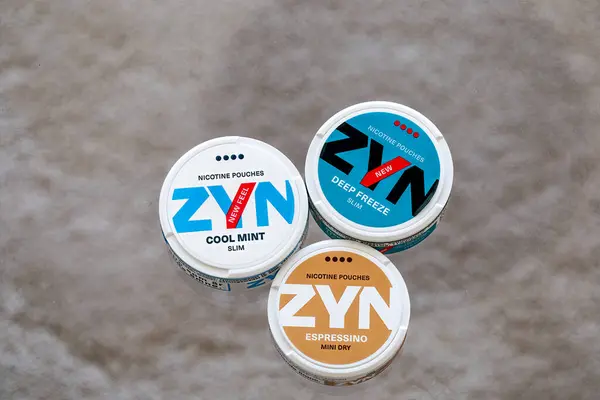 Stockholm, İsveç 30 Temmuz 2024 Zyn dumansız nikotin kutuları koleksiyonu