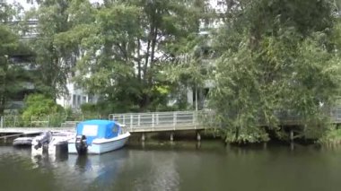 Stockholm, İsveç Hammarby Sjostad bölgesindeki Sickla Kanalı 'nın kıyı şeridi manzarası.. 