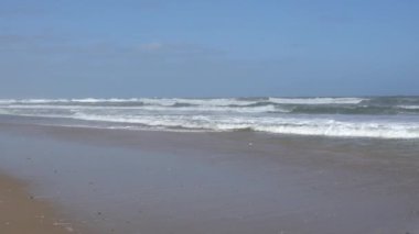 Chincoteague, Virginia, ABD Atlantik Okyanusu 'ndan gelen dalgalar Assateague Sahili' ne çarpıyor..