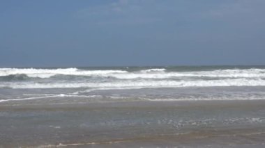 Chincoteague, Virginia, ABD Atlantik Okyanusu 'ndan gelen dalgalar Assateague Sahili' ne çarpıyor..