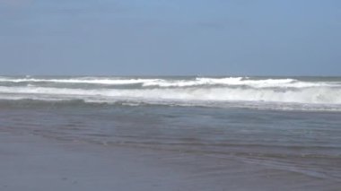 Chincoteague, Virginia, ABD Atlantik Okyanusu 'ndan gelen dalgalar Assateague Sahili' ne çarpıyor..