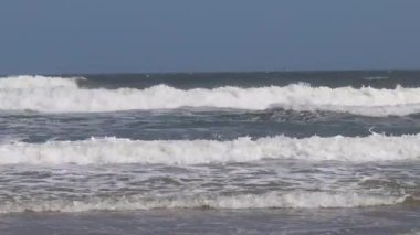 Chincoteague, Virginia, ABD Atlantik Okyanusu 'ndan gelen dalgalar Assateague Sahili' ne çarpıyor..