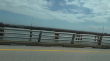 Chesapeake Körfezi Köprüsü Tüneli, Virginia ABD Bir araba Chesapeake Körfezi Köprüsü Tüneli boyunca seyahat