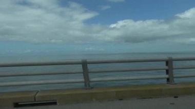 Chesapeake Körfezi Köprüsü Tüneli, Virginia ABD Bir araba Chesapeake Körfezi Köprüsü Tüneli boyunca seyahat