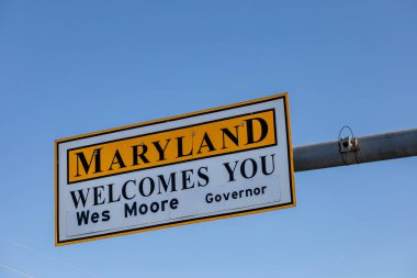 Ocean City, Maryland, ABD 3 Eylül 2024 528 kıyı yolu üzerindeki yol tabelasına göre Maryland 'e hoş geldiniz Vali Wes Moore..