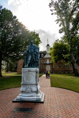 Williamsburg, Virginia, ABD 6 Eylül 2024 William & Mary Koleji kampüsündeki insanlar
