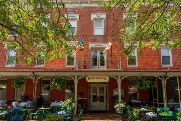 Stock image Berlin, Maryland, USA Sept 4, 2024 The outdoor dining patio at the Hotel Atlantic in America's coolest small town.